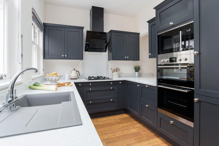 u shaped kitchen.jpg